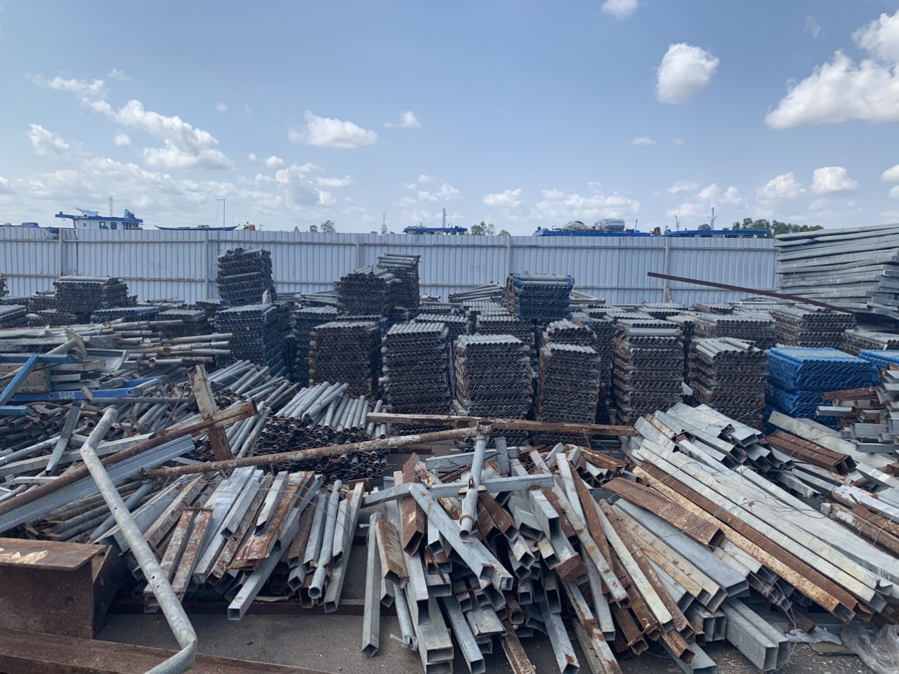 Những Lợi Ích Khi Hợp Tác Với Công Ty Thu Mua Phế Liệu Chuyên Nghiệp