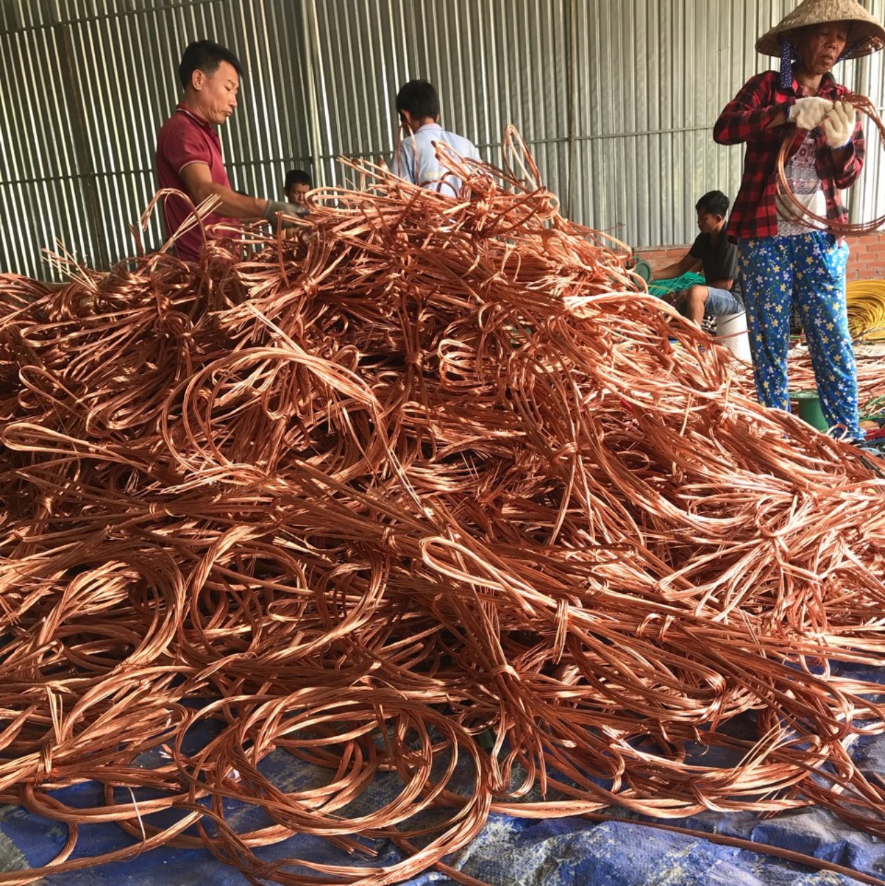 Dịch Vụ Thu Mua Phế Liệu Toàn Diện Từ Phú Xuân